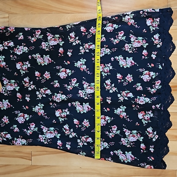 Pins and needles flower dress - Picture 4 of 6